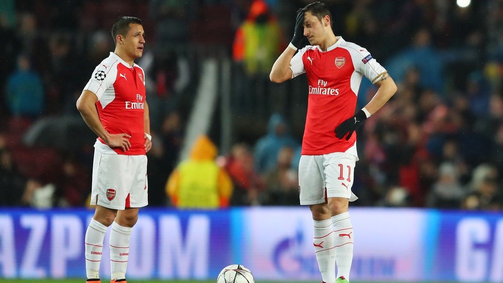 Robert Pirez says the 'Gunners' need to keep hold of Sanchez and Ozil. GOAL