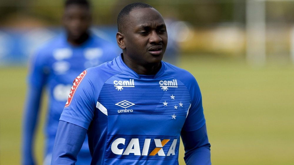 Cruzeiro aceita solicitação de Sassá e adia cirurgia no joelho