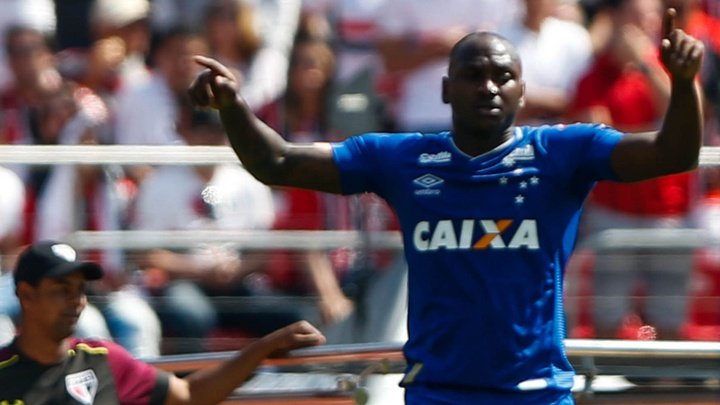 Com gol de Sassá, Cruzeiro vence o Ceará