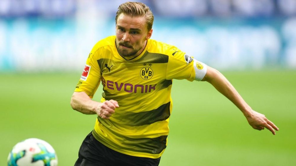 Schmelzer is back in contention. GOAL
