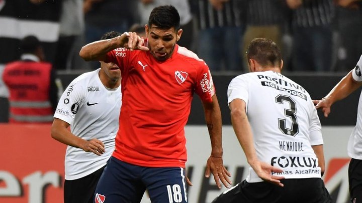 Atacante do Independiente comete desacato, mas tudo acaba com pedido de desculpas