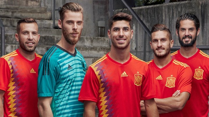 Uniforme da Espanha não é o único a causar polêmica antes de Copa do Mundo