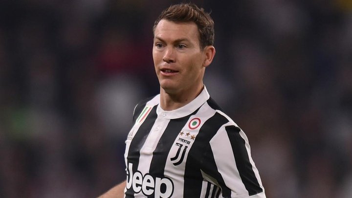 Lichtsteiner replaces Howedes in Juventus' Champions League squad
