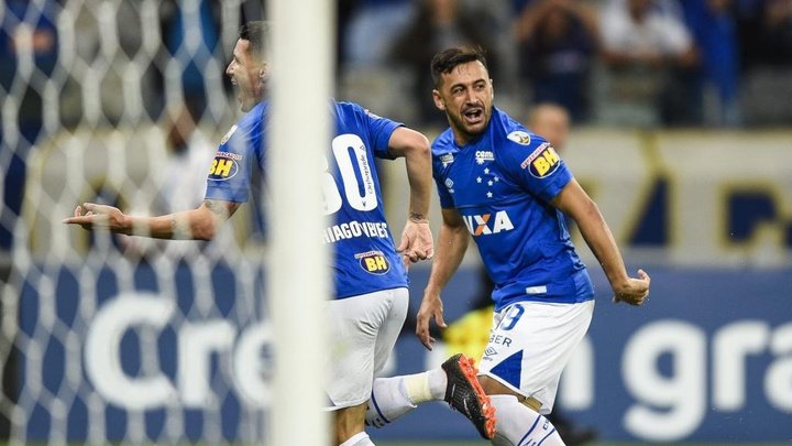 Com gols de T. Neves e Lucas Silva, Raposa vence e é 1ª do Grupo