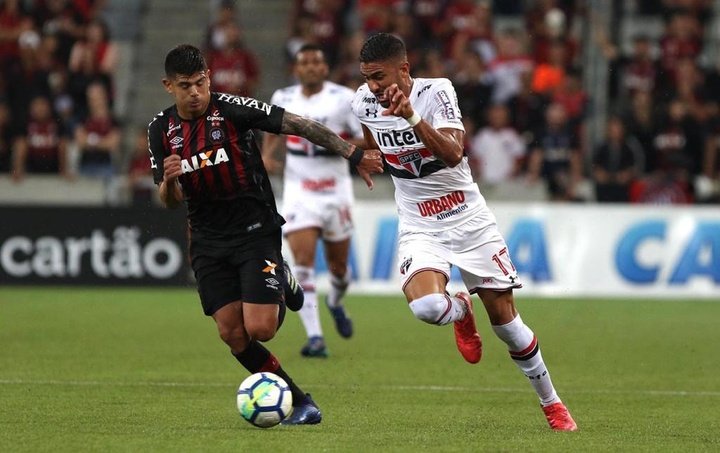 Atlético-PR 2 x 1 São Paulo: Defesa do Tricolor volta a errar e Furacão mantém tabu na Arena da Baixada