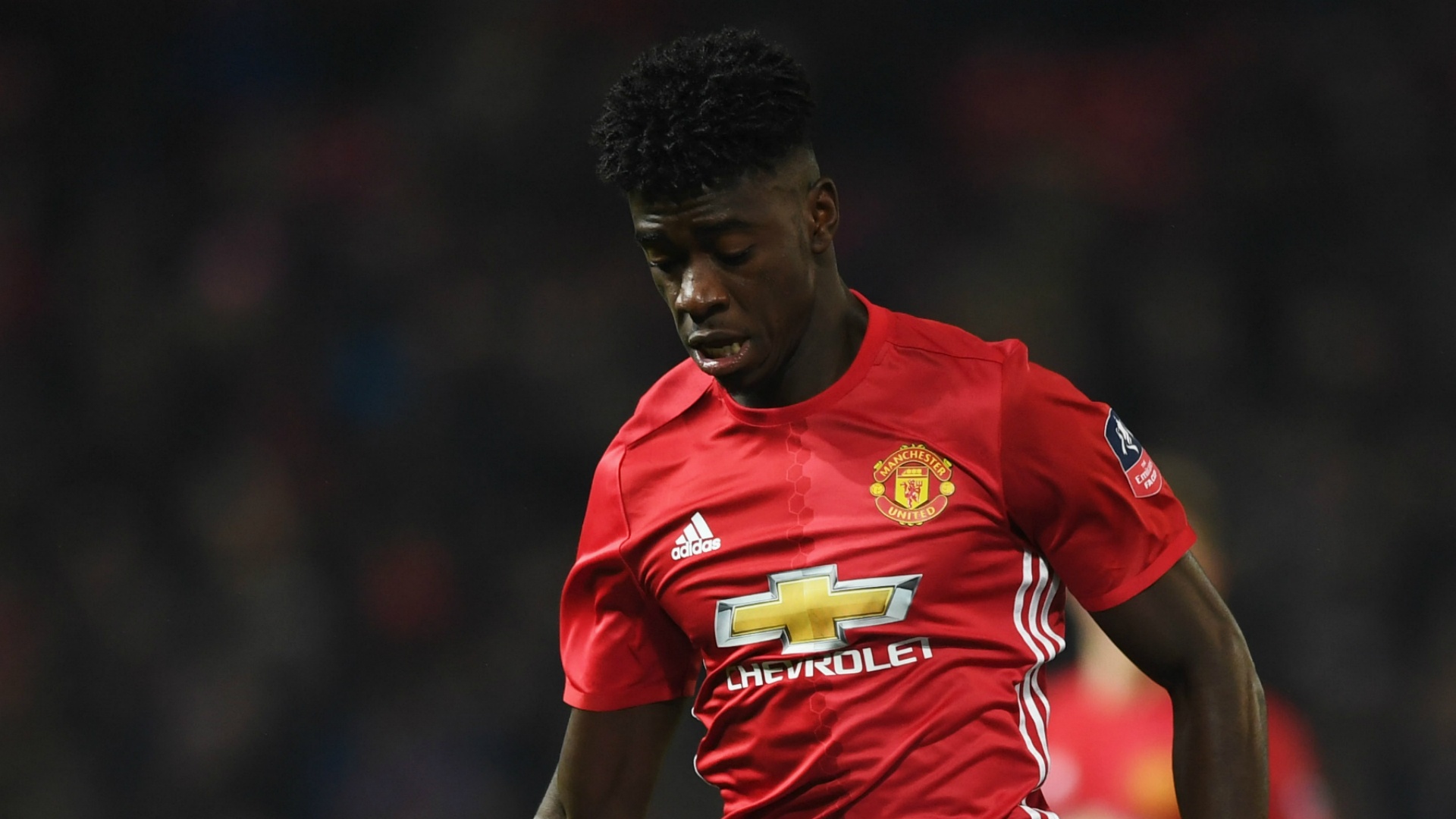 Mourinho rewards Tuanzebe with new Manchester United deal