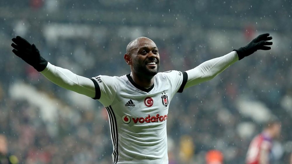 Vagner Love revela contato do Flamengo