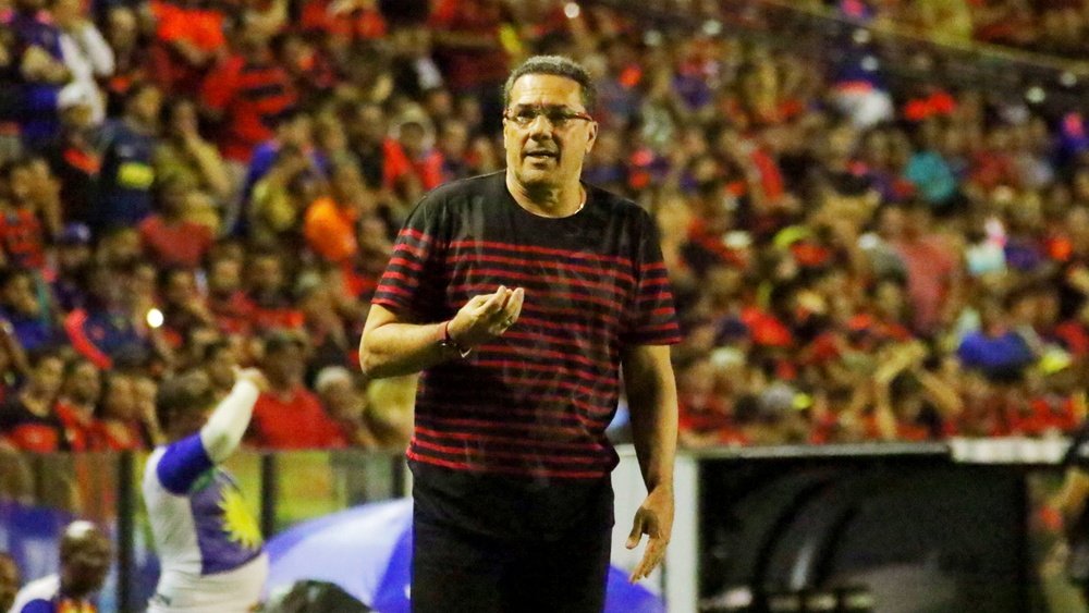 Ponte Preta vence com um a menos, mas Sport avança na Copa Sul-Americana