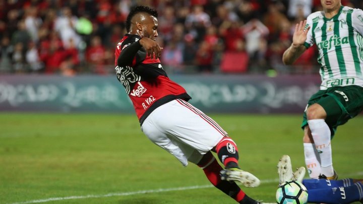 Rafael Vaz não está conseguindo substituir Rhodolfo no Flamengo