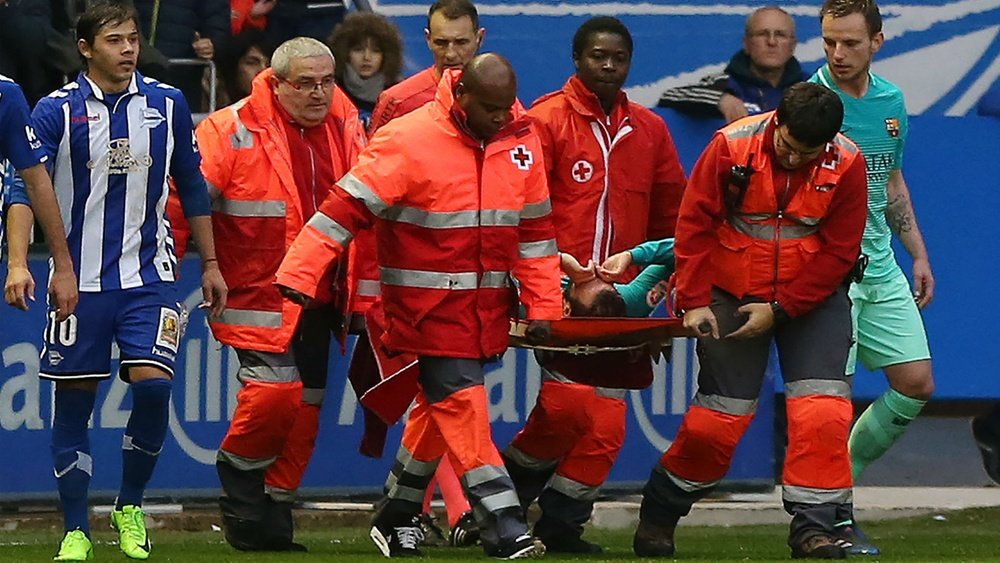 Aleix Vidal being carried off the pitch on a stretcher. Goal