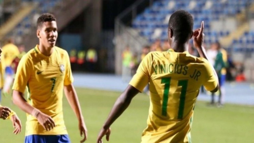 Vinicius Junior e Paulinho, dois dos mais promissores jogadores brasileiros. Goal