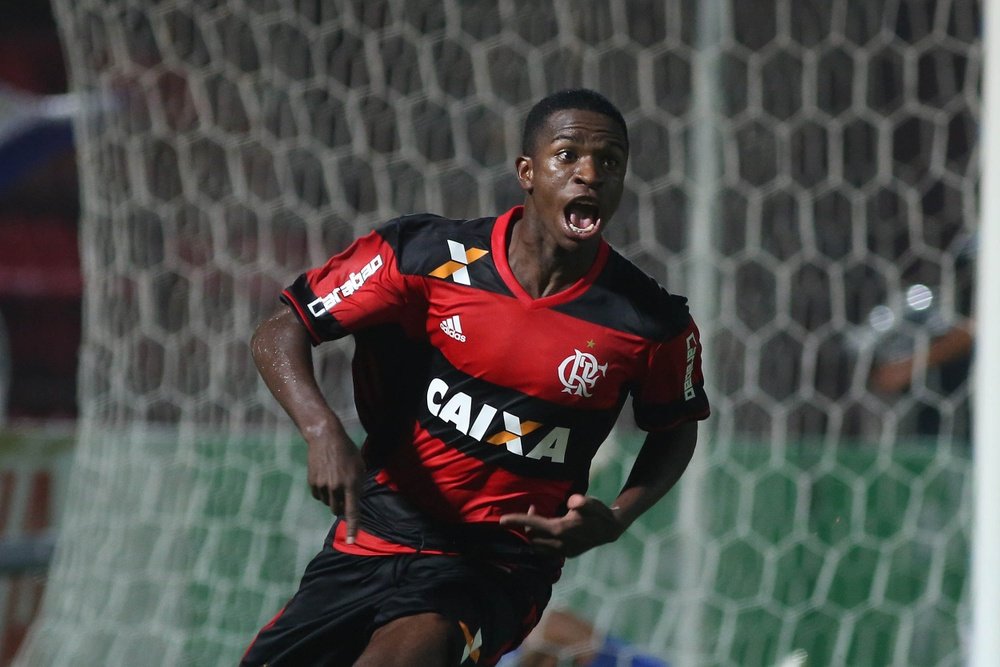 Vinicius Júnior fête un but avec Flamengo. GOAL