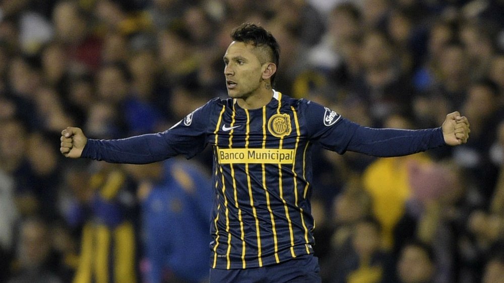 Walter Montoya in action with his former club Rosario Central. Goal