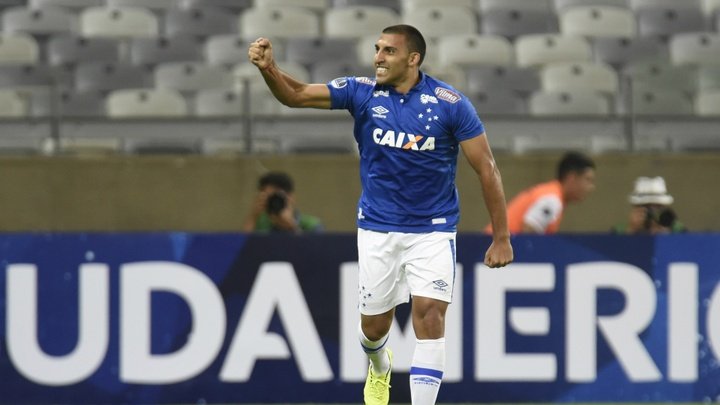 Ramón Ábila cobra que Cruzeiro pague dívida ao Huracán