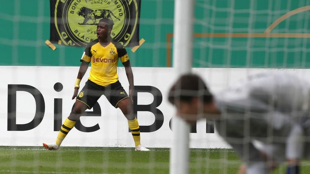 Revelação do Dortmund lembra de CR7 em gol do título! Goal