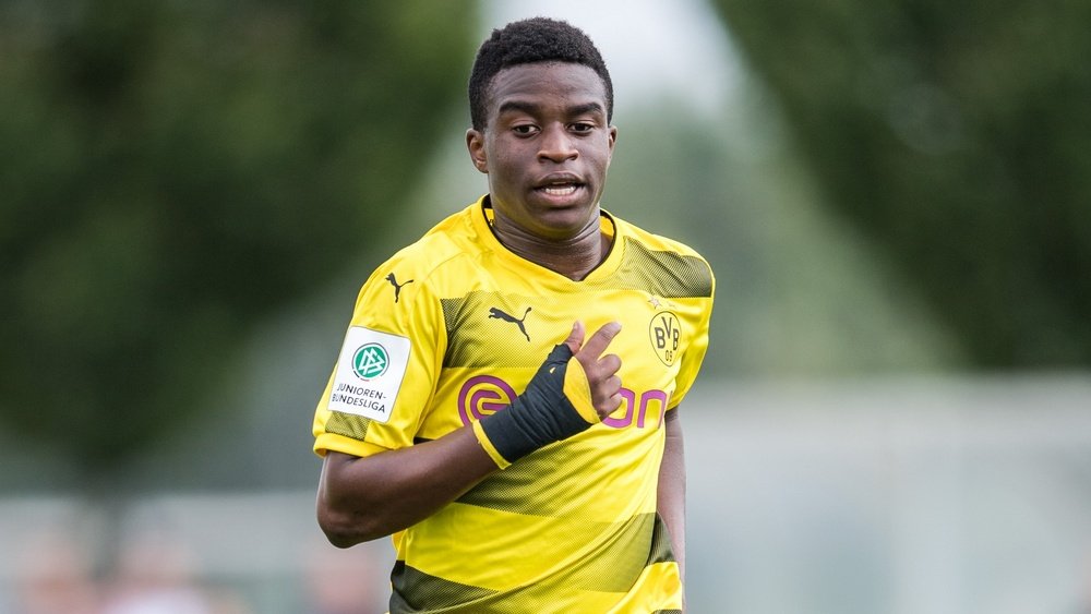 Youssoufa Moukoko sous les couleurs du Borussia Dortmund. GOAL