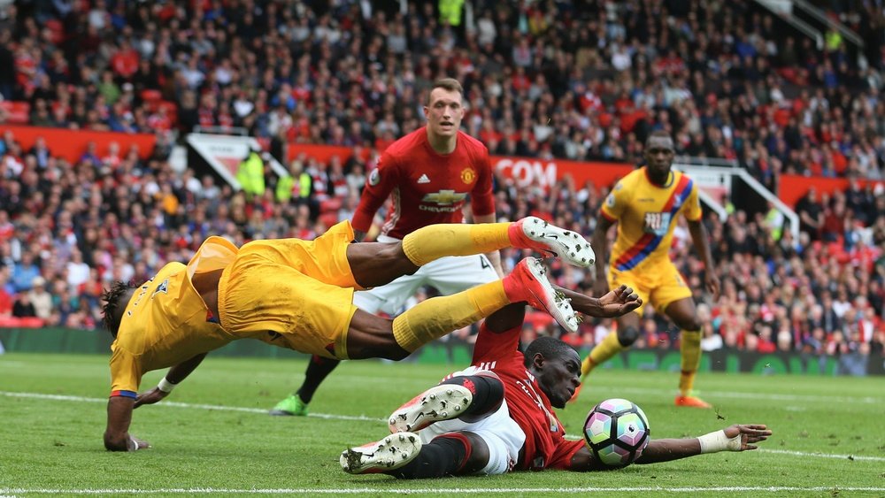 Man Utd battered Zaha! – Allardyce slams ref after Old Trafford defeat. AFP