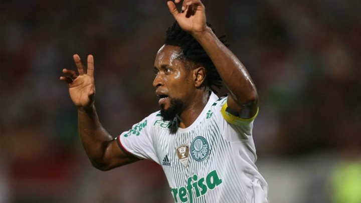 Gigante, Zé Roberto se aposenta pelo Palmeiras e recebe elogios