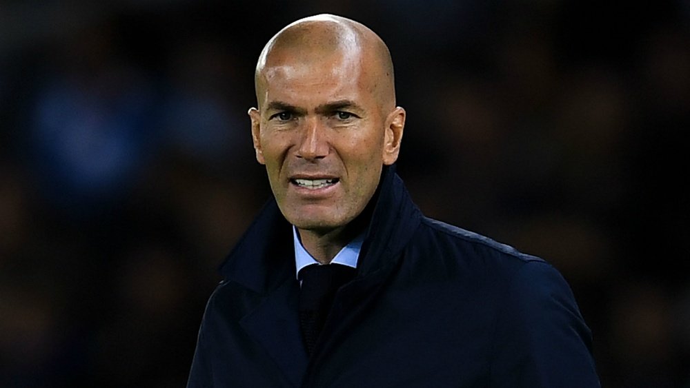 Zidane not worried after Madrid lose ground on Barca
