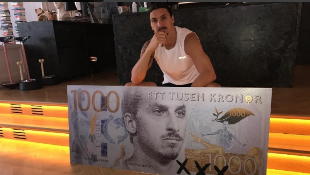 Zlatan Ibrahimovic has had his face printed on a large 1,000 Swedish Krona note. GOAL