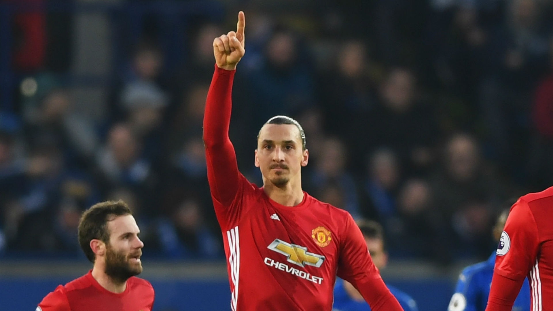 Smalling desperate for Ibrahimovic stay