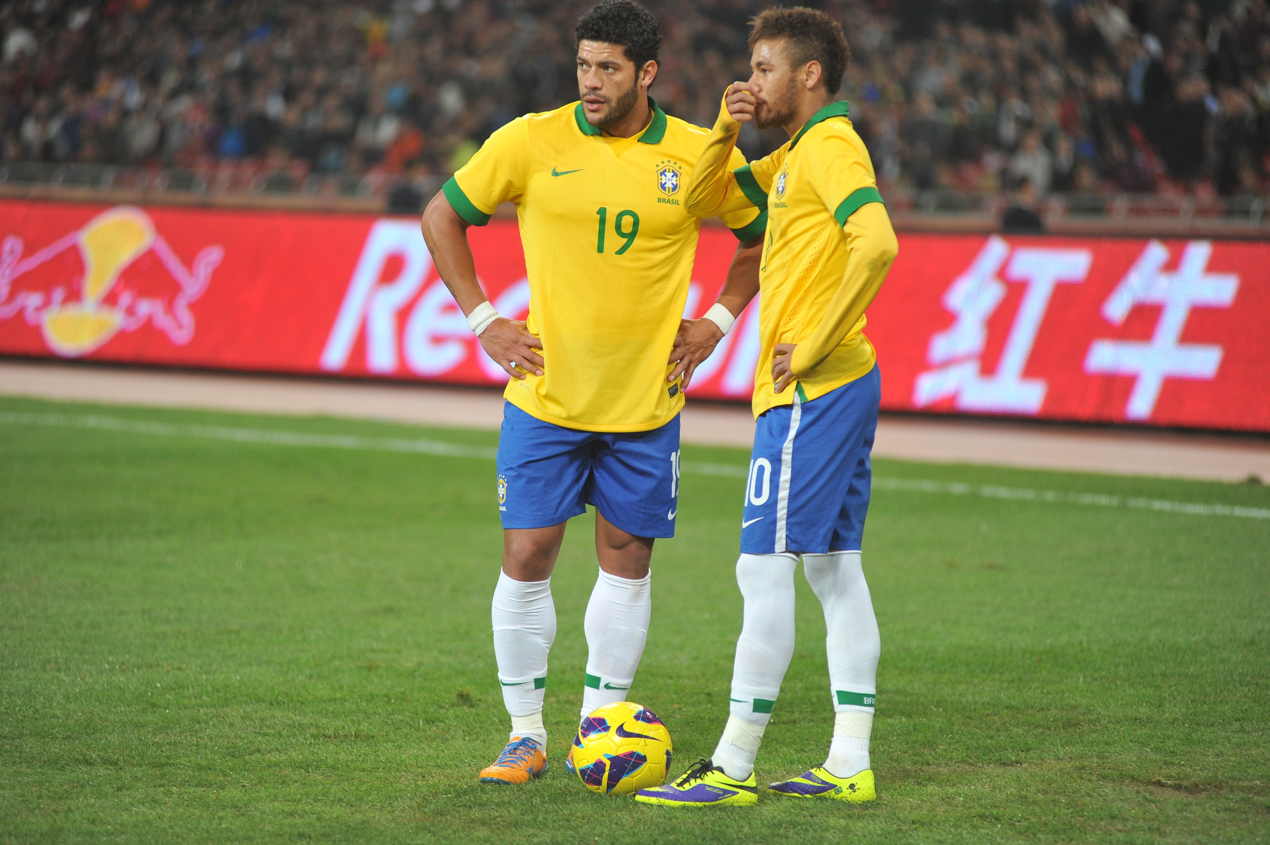 Hulk supera Neymar em lista dos maiores salários do futebol; CR7 e Messi  empatam - Esporte - Extra Online