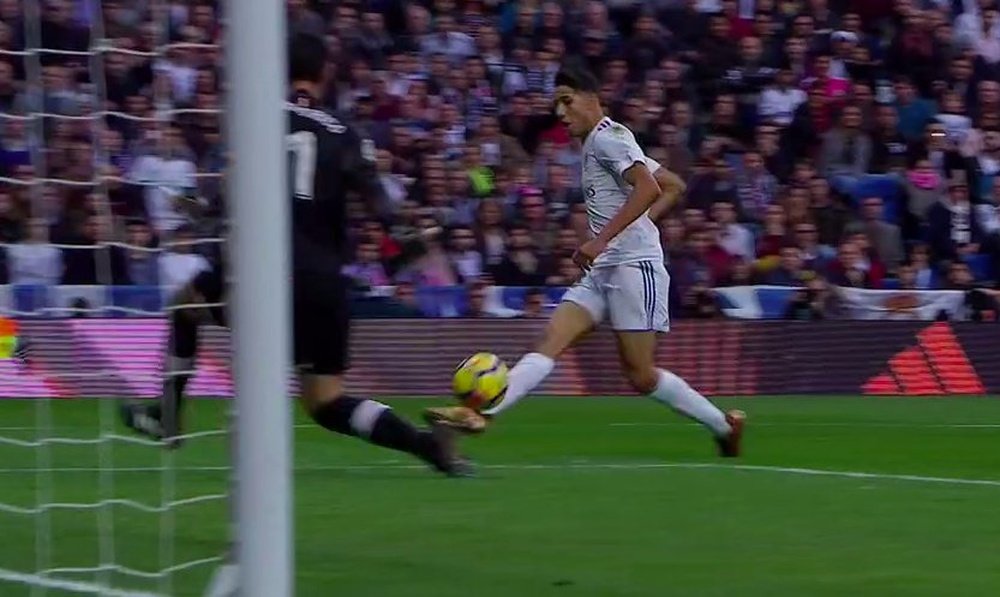 Achraf scored Real's fifth of the game against Sevilla. Captura/beINLaLiga