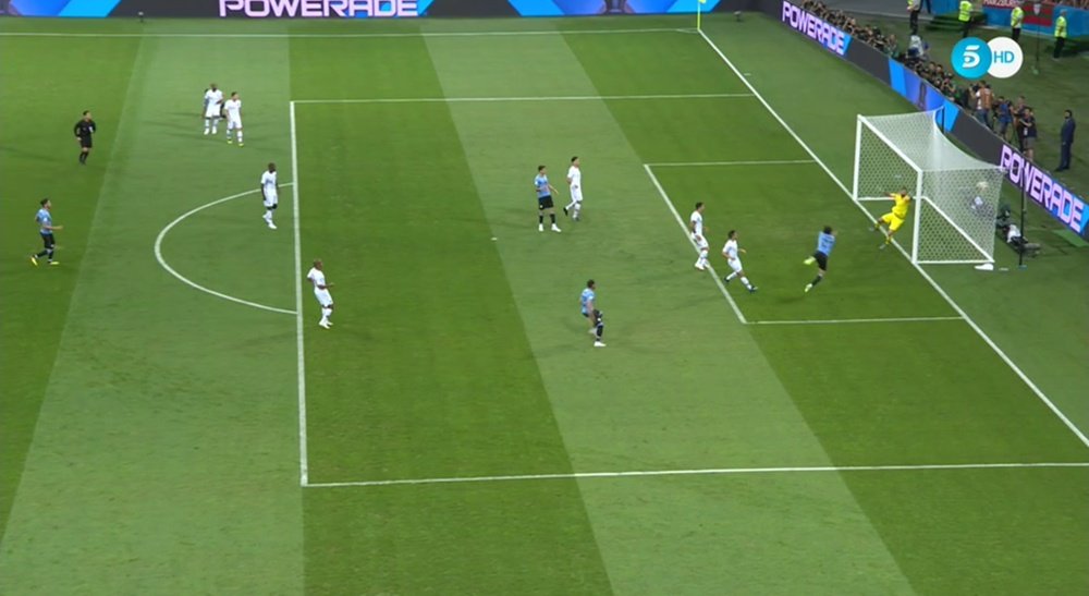 Cavani earned Uruguay an early lead. Screenshot/Telecinco