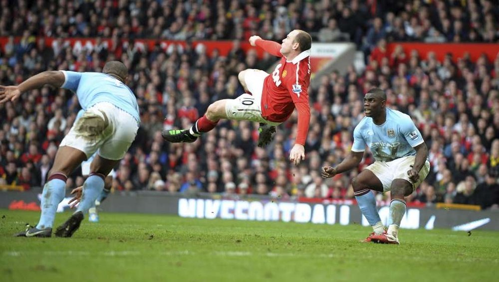 Retourné acrobatique de Wayne Rooney. EFE