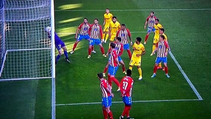 El gol del Málaga en Lugo no fue de Scepovic, sino de Lombán