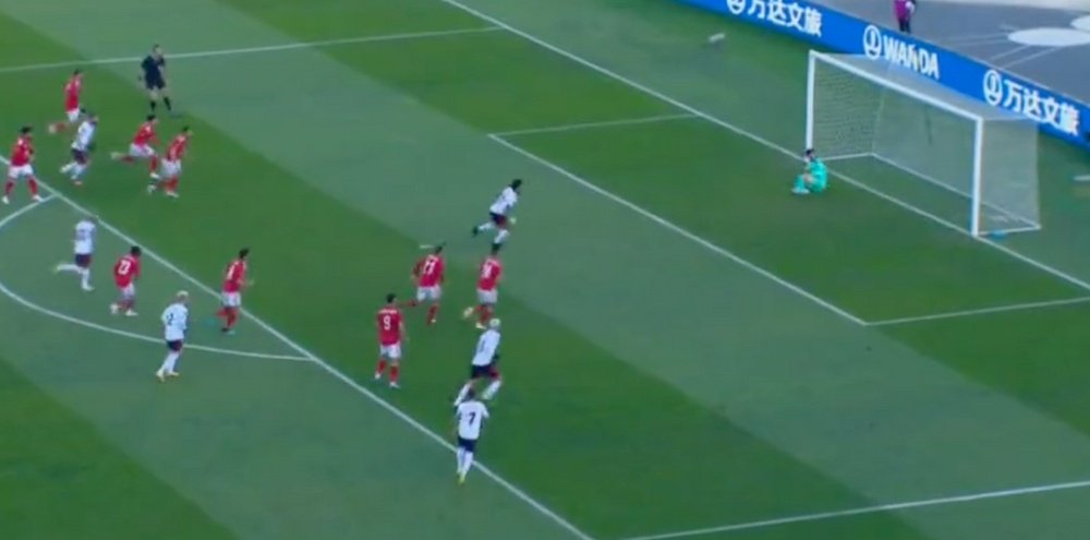 Gabigol coloca o Flamengo em vantagem diante do Al Ahly. Captura Mitele