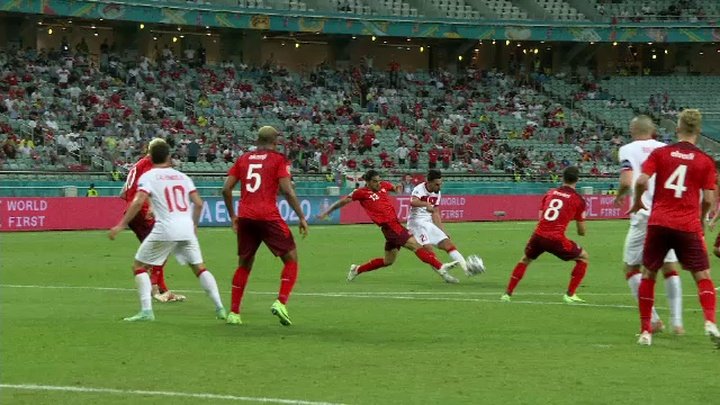 Kahveci marcó un golazo para la primera (y única) alegría turca en la Eurocopa