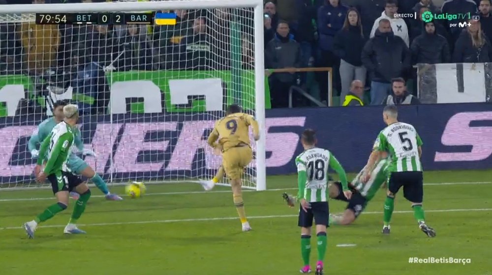 Lewandowski volvió y no falló a la cita del gol en el Villamarín. Captura/MovistarLaLigaTV