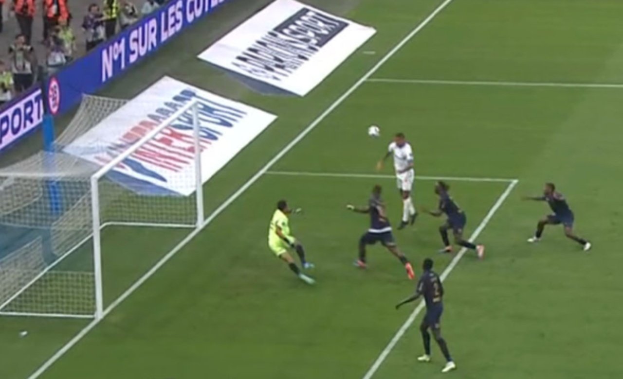 De cabeza, Greenwood anotó su 5º gol en 4 partidos
