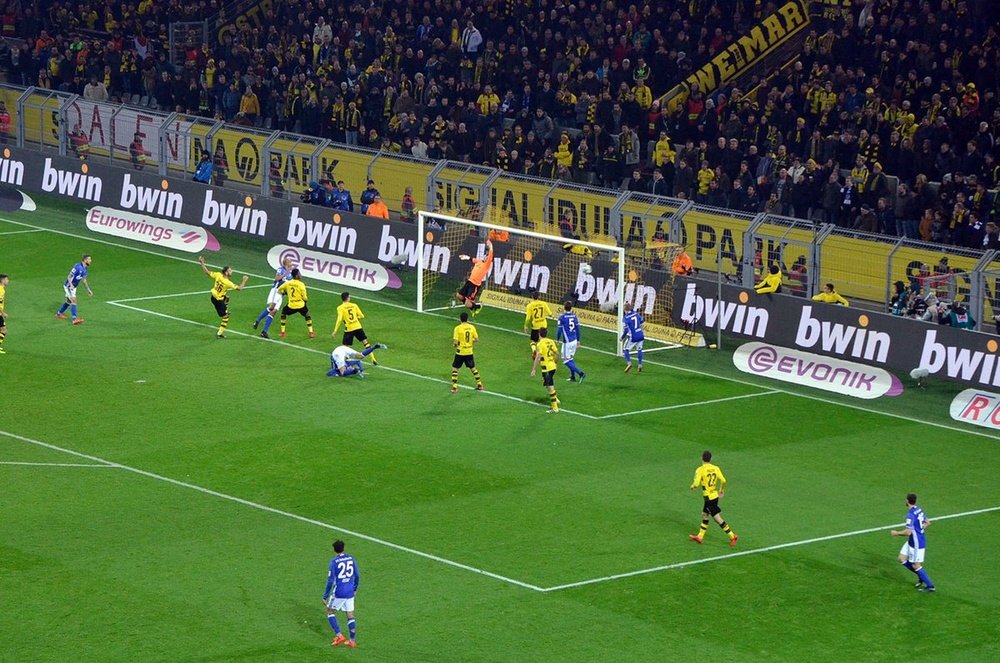 Locura en el Signal Iduna Park. Schalke