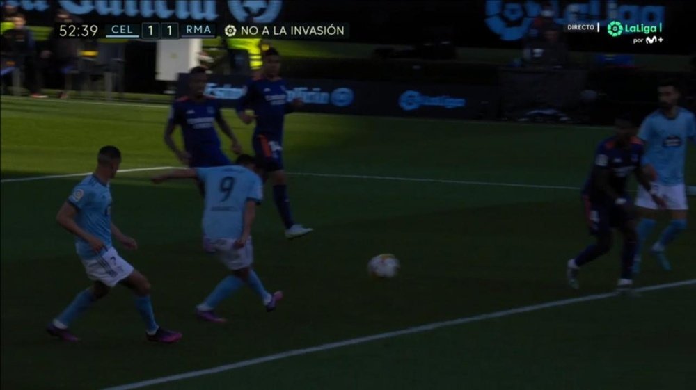 Nolito, alone, levelled the match against an unsettled defence. Screenshot/MovistarLaLiga