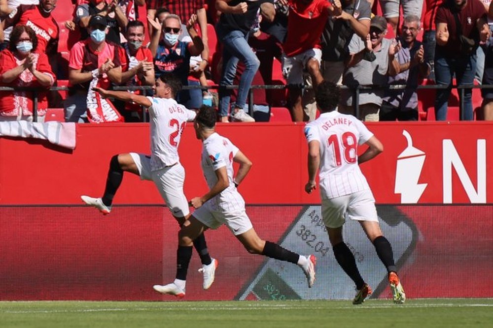 Gol de Óliver Torres al Levante en la jornada 10 de LaLiga 2021-22. LaLiga