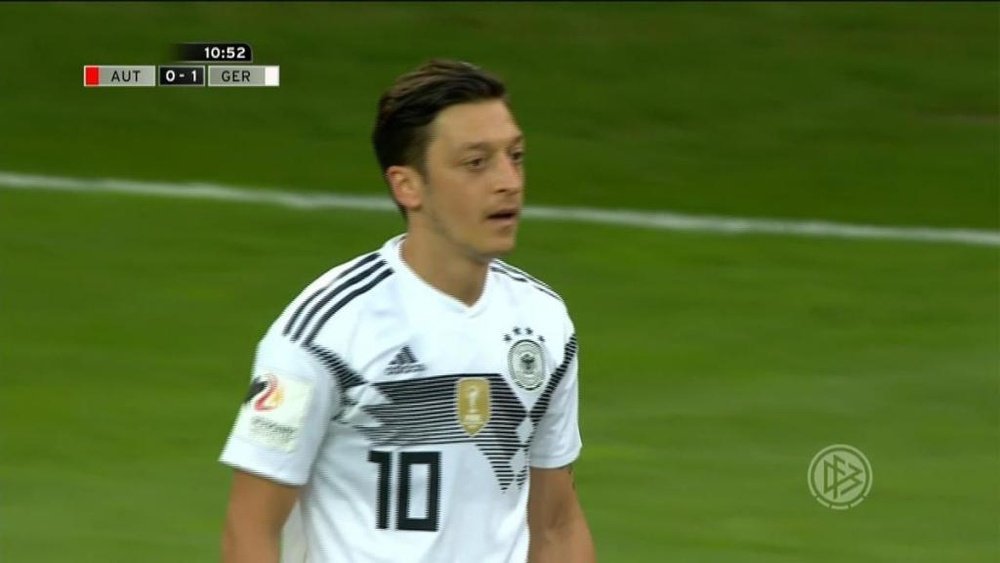 Özil, en forma con Alemania. Captura