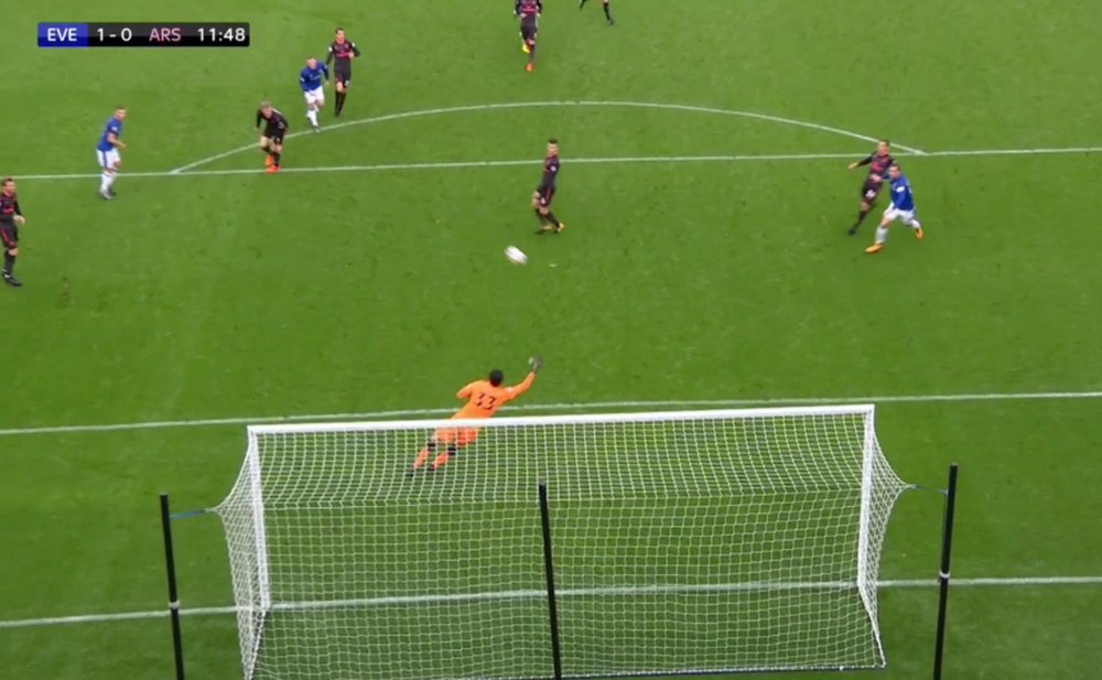 Rooney mostrou toda a sua qualidade com este gol diante do Arsenal. Twitter