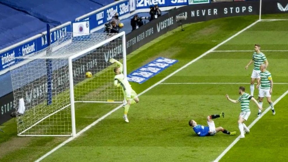 Steven Davis hizo uno de los goles. Captura/RangersFC