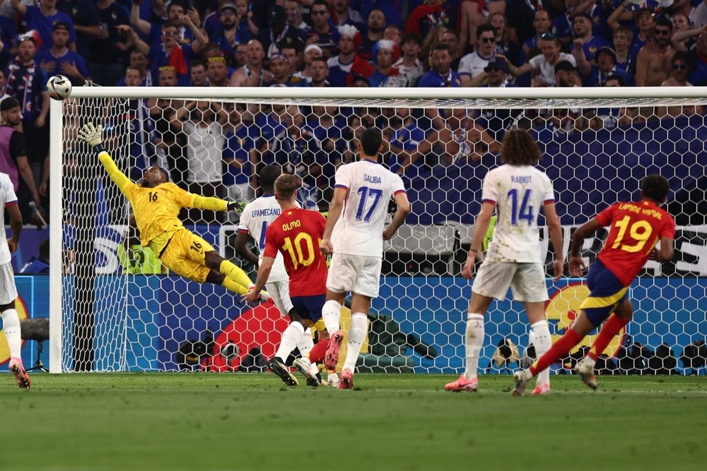 Yamal's goal against France has been named the best goal of the tournament. EFE