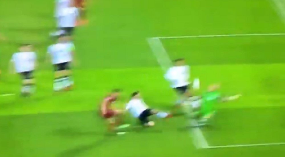 Dzeko equalised on the night for Roma. Captura