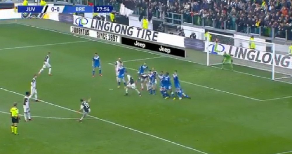 Le but somptueux de Dybala sur coup franc contre Brescia. Capture/ESPNFC