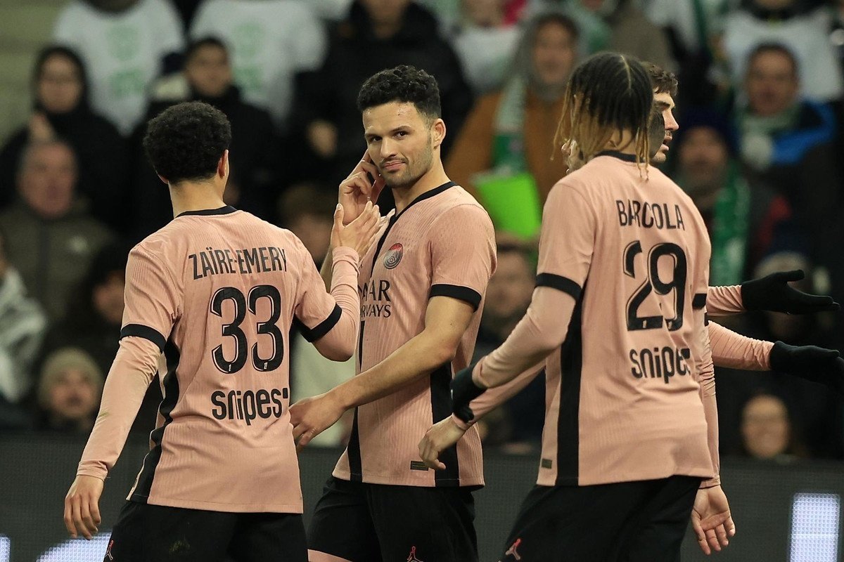 El PSG borda el examen y espera el título