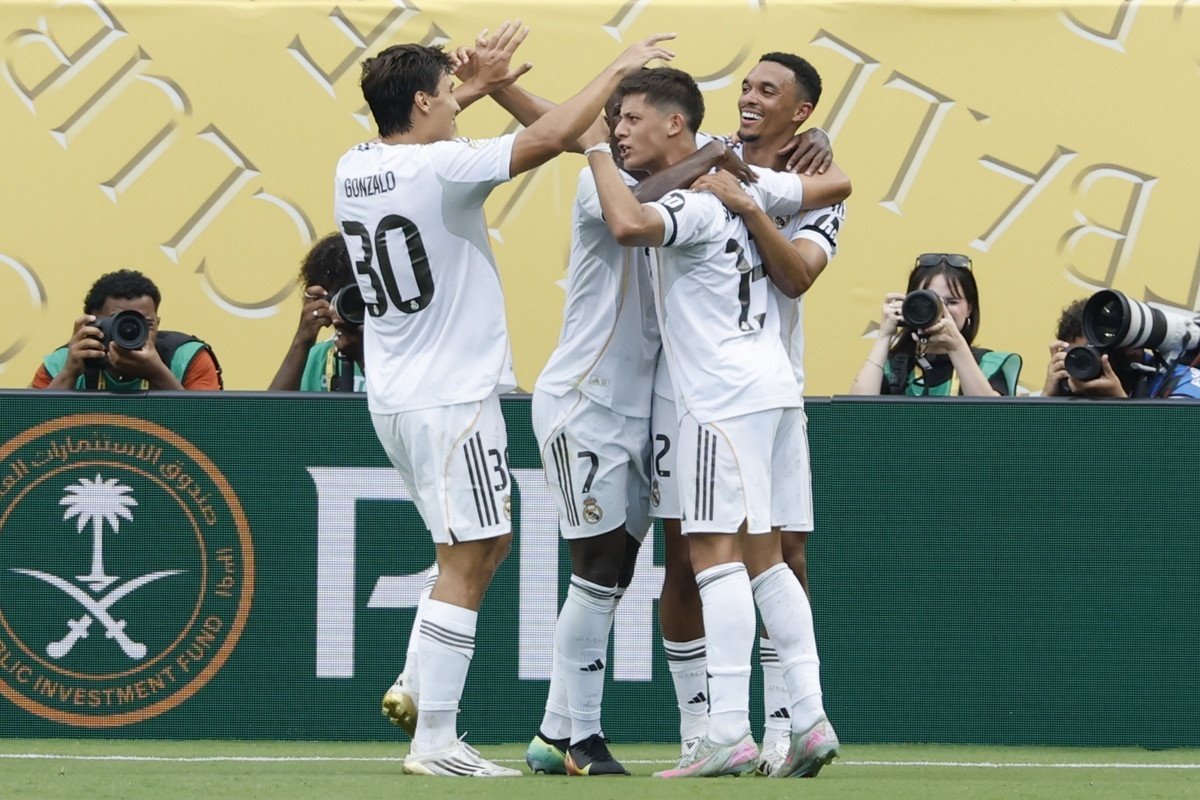 El Real Madrid ganó con diez a Pachuca. EFE