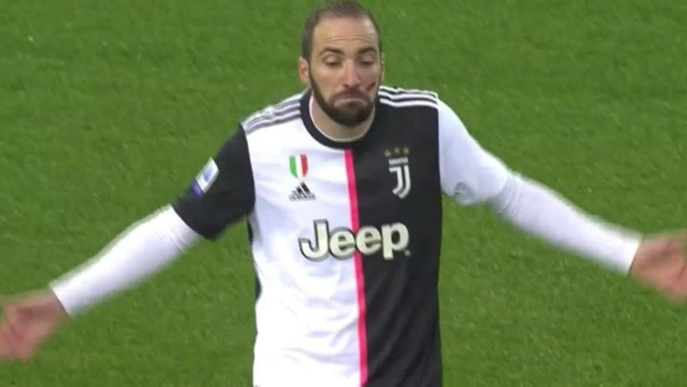Higuain was one of the players to raise awareness against domestic violence. Captura/Movistar
