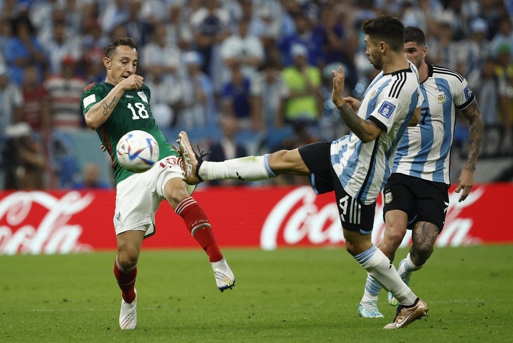 Canelo criticised Messi for throwing the Mexico shirt on the ground. EFE