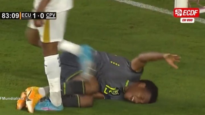 Gonzalo Plata was in agony after he suffered a serious injury. Screenshot/ECDF
