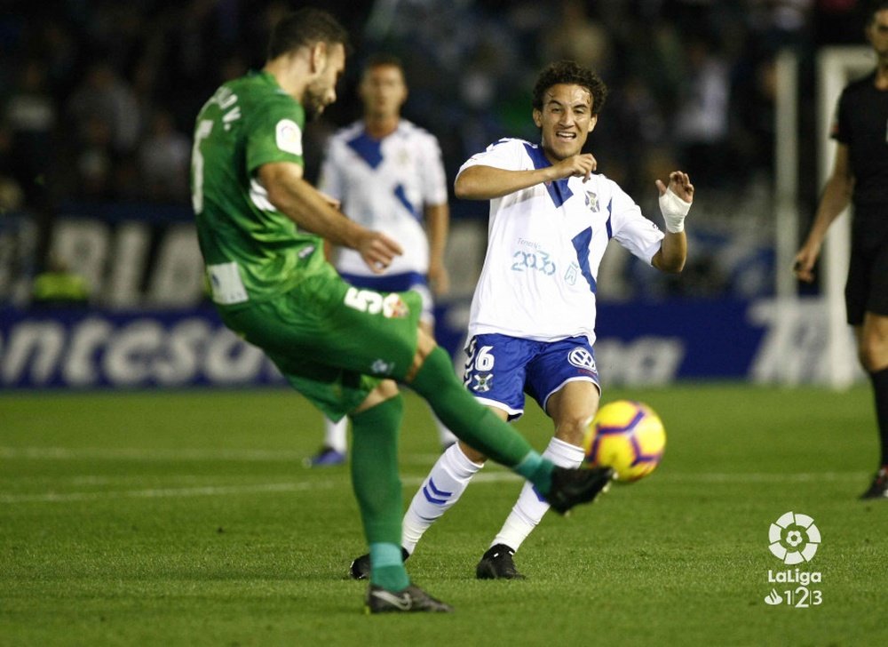 Al Tenerife se le da bien jugar contra el Elche en casa. LaLiga