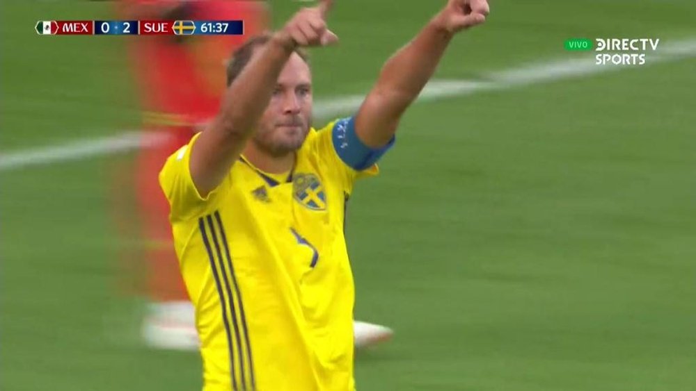 Granqvist anotó de penalti el segundo de Suecia. Captura/DIRECTVSports